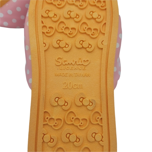 Hello Kitty Girls Slip On Sandals Flat Heel Cushioned Insole Tread Like New 13M - Picture 5 of 11